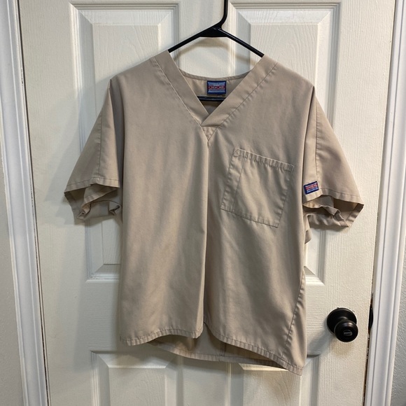 Khaki men’s Cherokee scrubs. - Picture 1 of 2